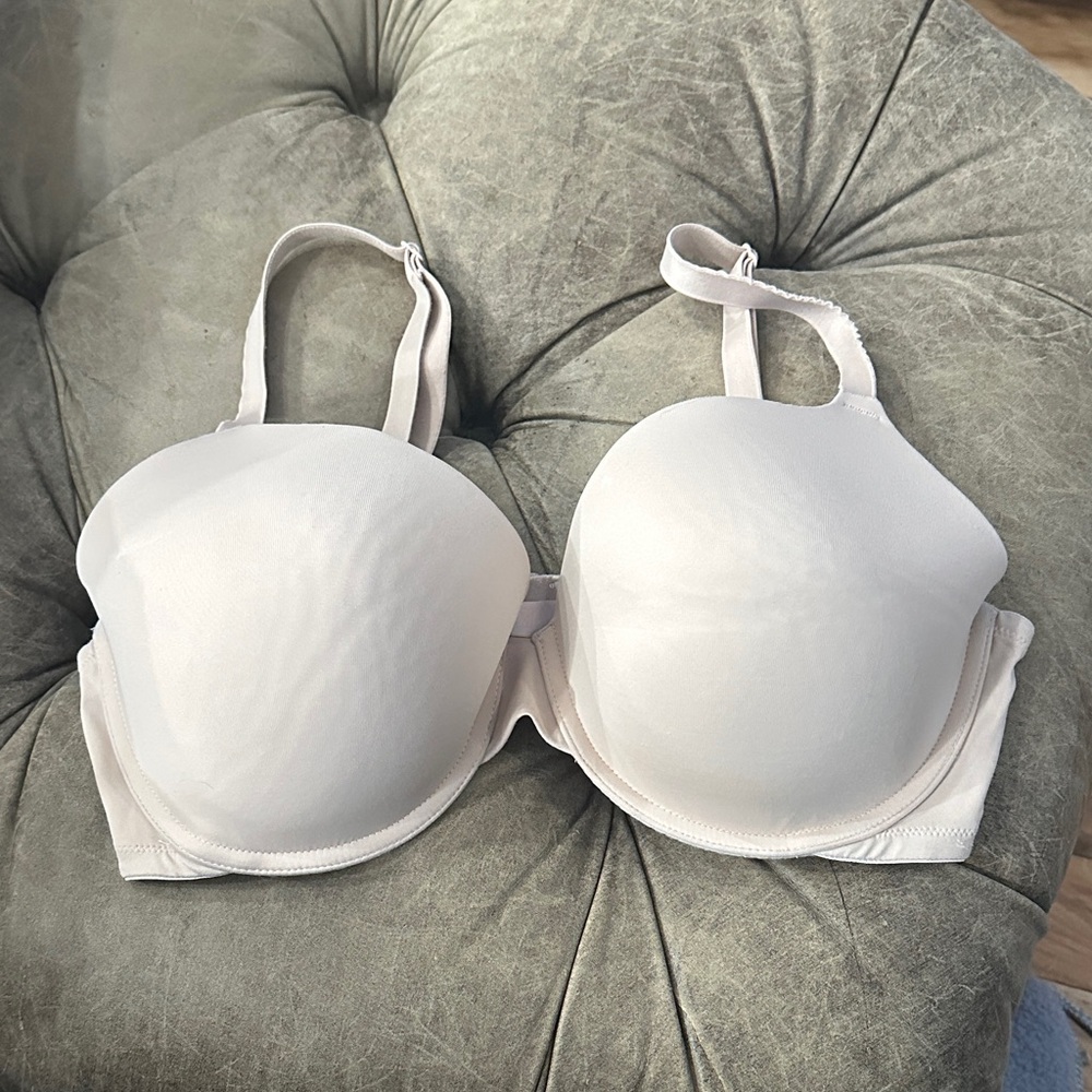 Victoria's Secret Smooth Molded T-Shirt Bra in Light Nude